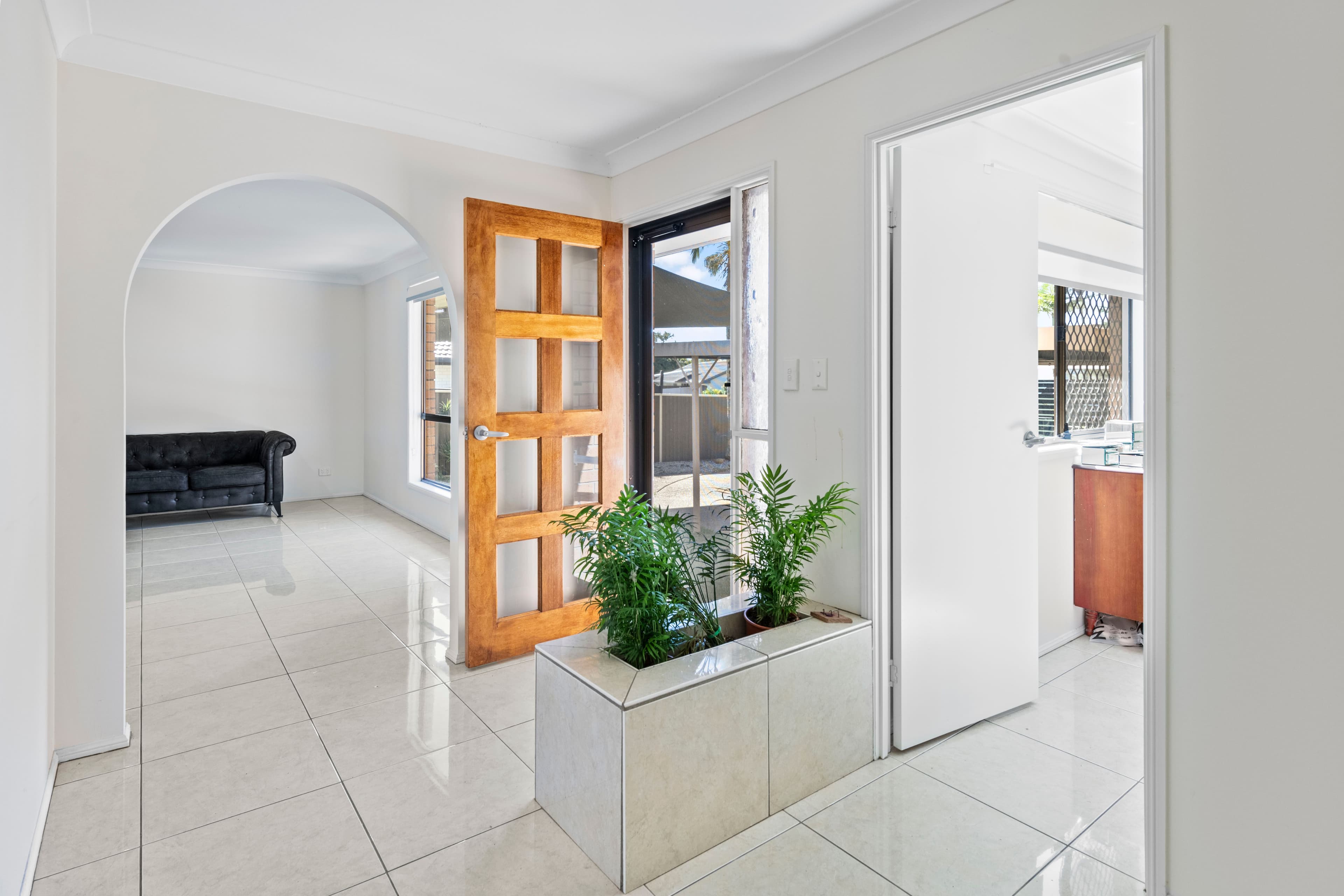 7 Whipbird Court, Burleigh Waters QLD 4220, Burleigh Waters - Thumbnail 2