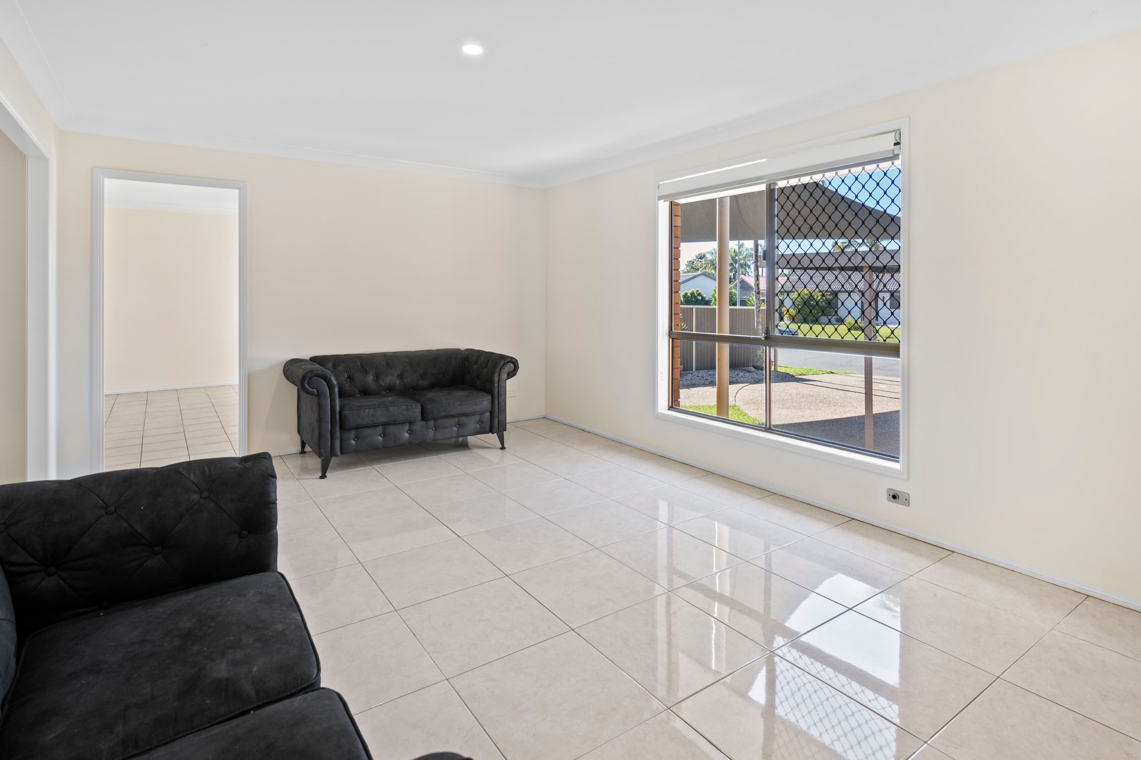 7 Whipbird Court, Burleigh Waters QLD 4220, Burleigh Waters - Thumbnail 3