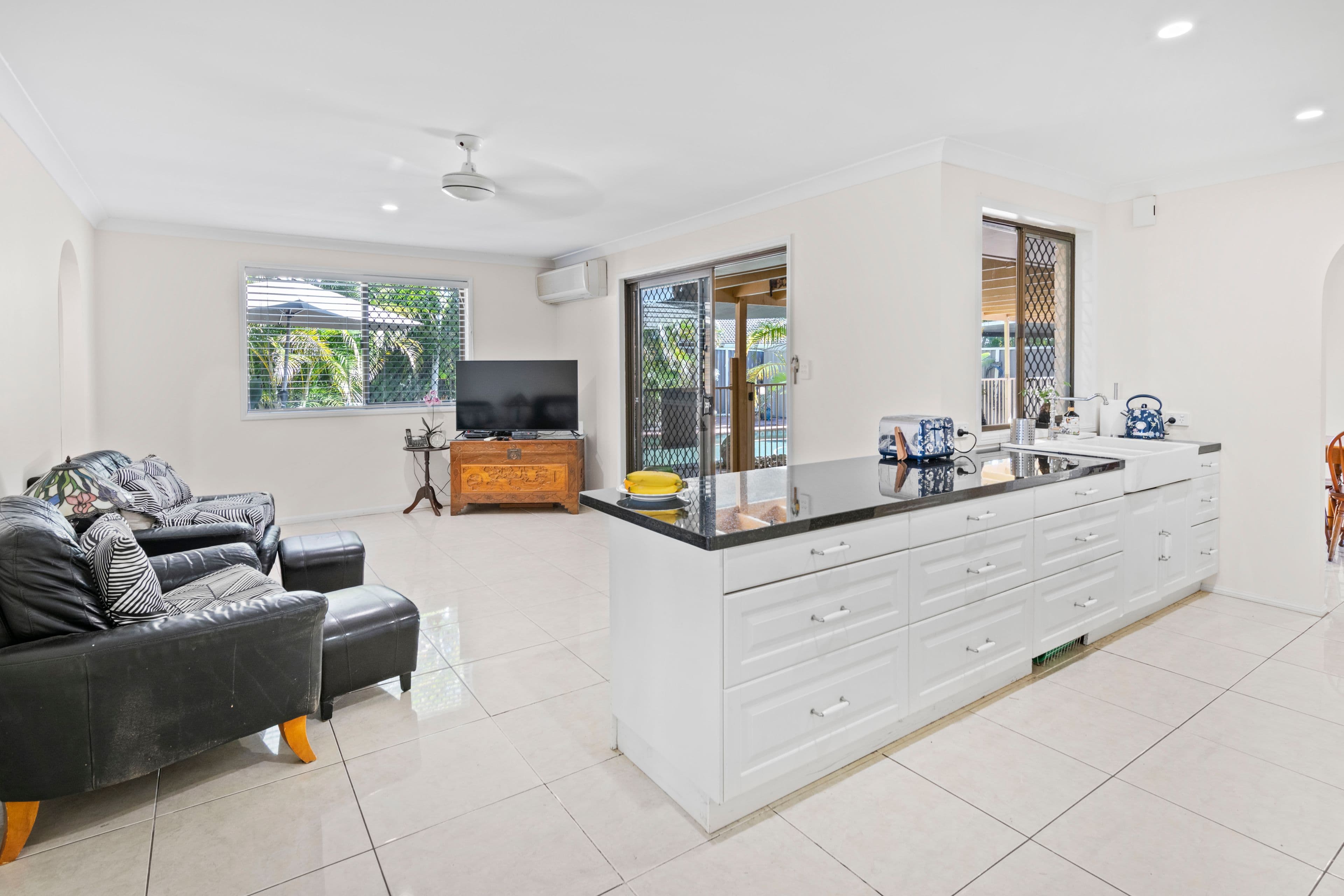7 Whipbird Court, Burleigh Waters QLD 4220, Burleigh Waters - Thumbnail 4