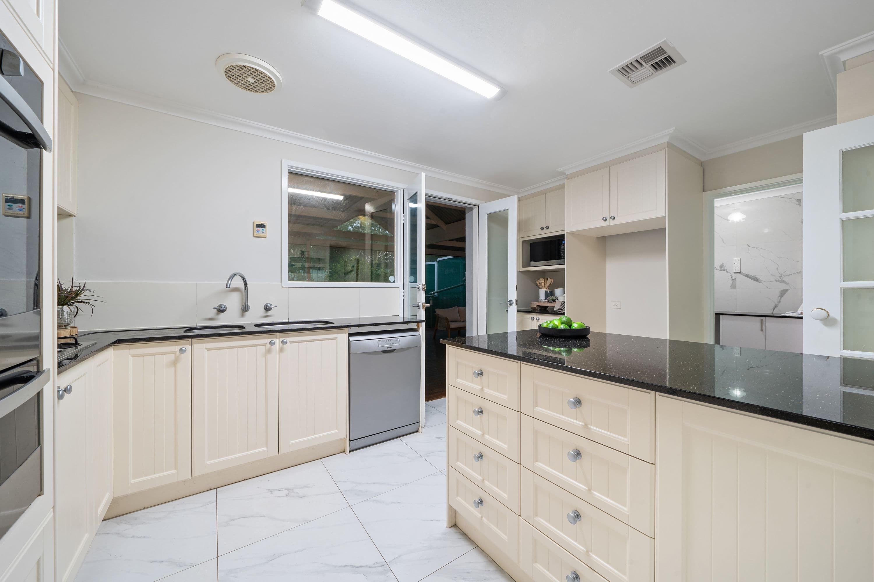 31 Mathieson Crescent, Weetangera ACT 2614, Weetangera - Thumbnail 4