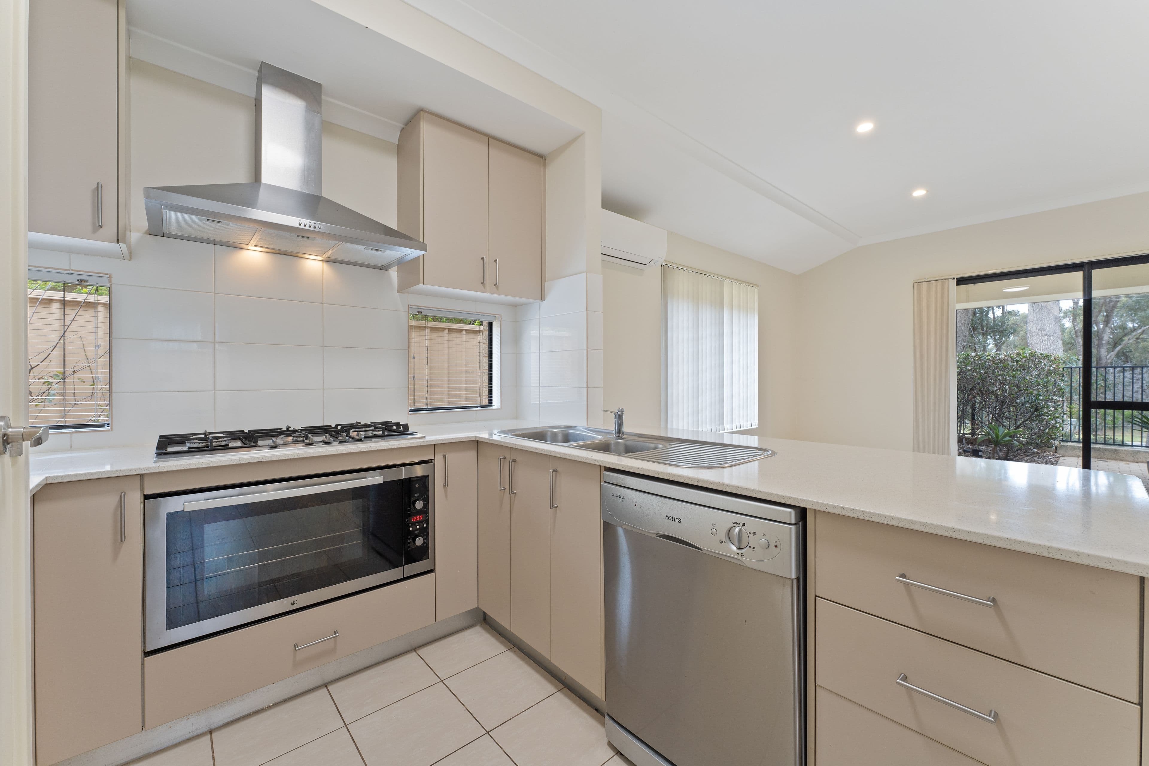18 Kingsdale Lane, Baldivis WA 6171, Baldivis - Thumbnail 3