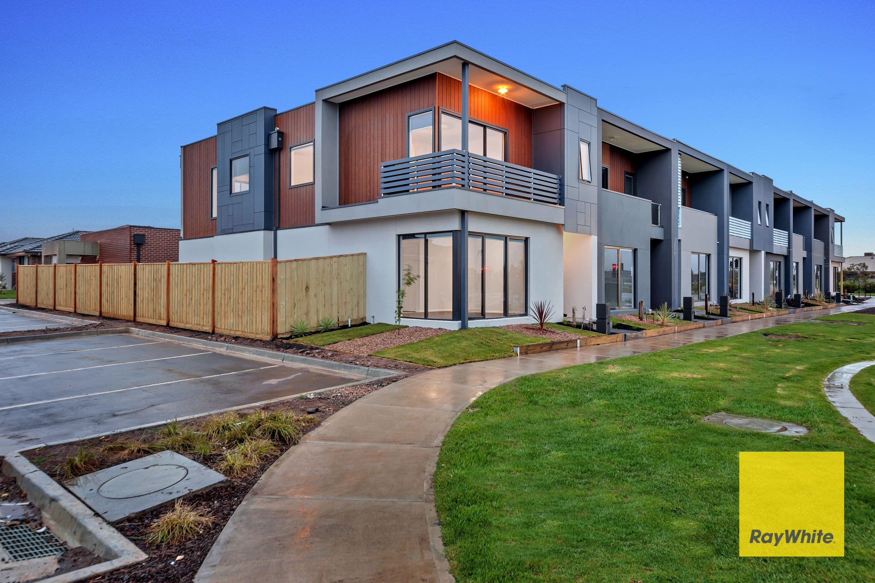 16 TREEVE Parkway, Werribee VIC 3030, Werribee - Thumbnail 2