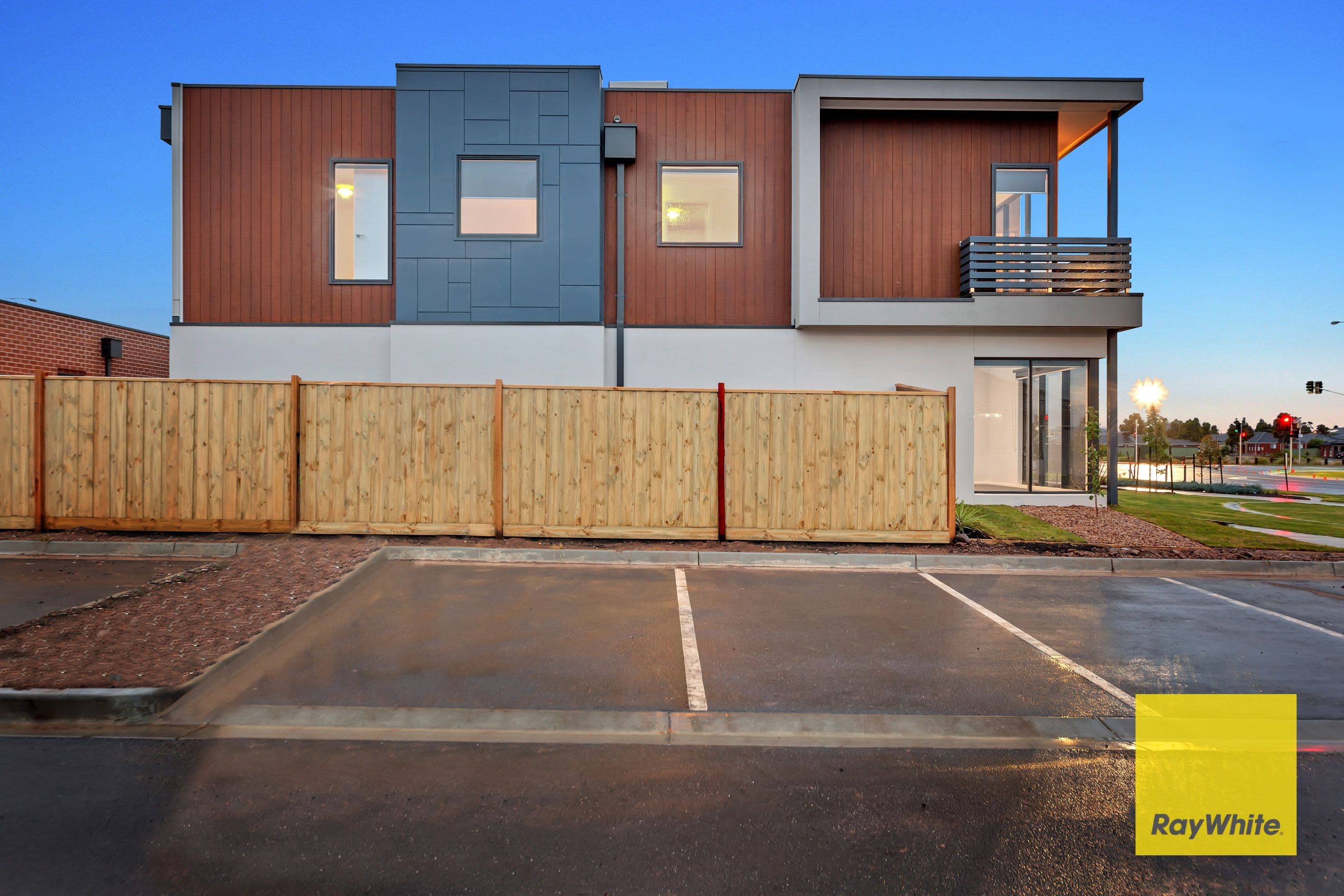 16 TREEVE Parkway, Werribee VIC 3030, Werribee - Thumbnail 3