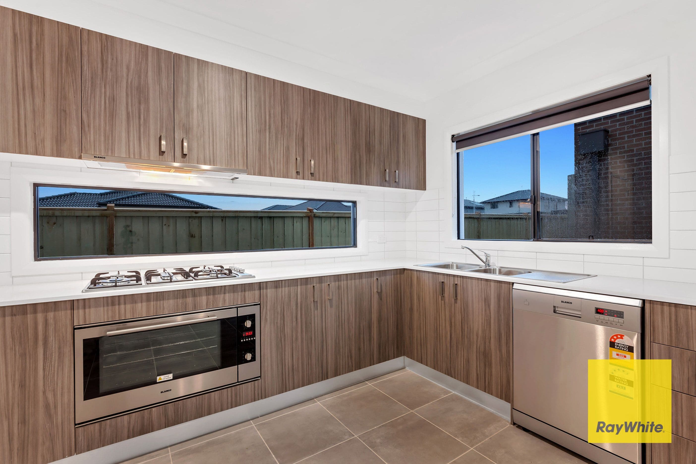 16 TREEVE Parkway, Werribee VIC 3030, Werribee - Thumbnail 8