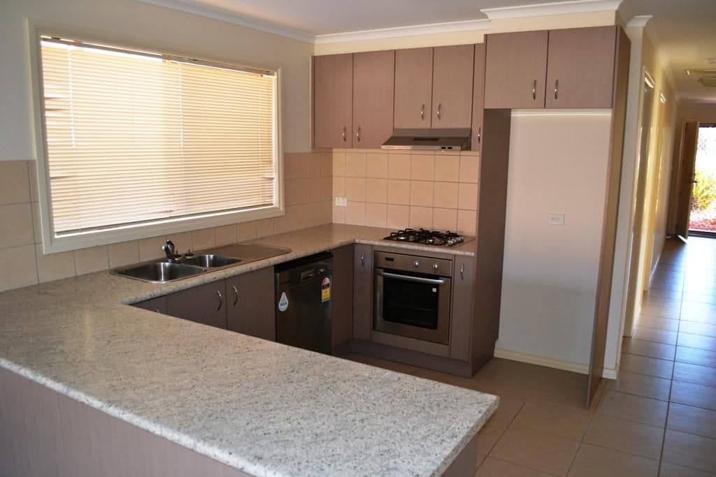 5b Keith Avenue, SUNBURY VIC 3429, Sunbury - Thumbnail 4