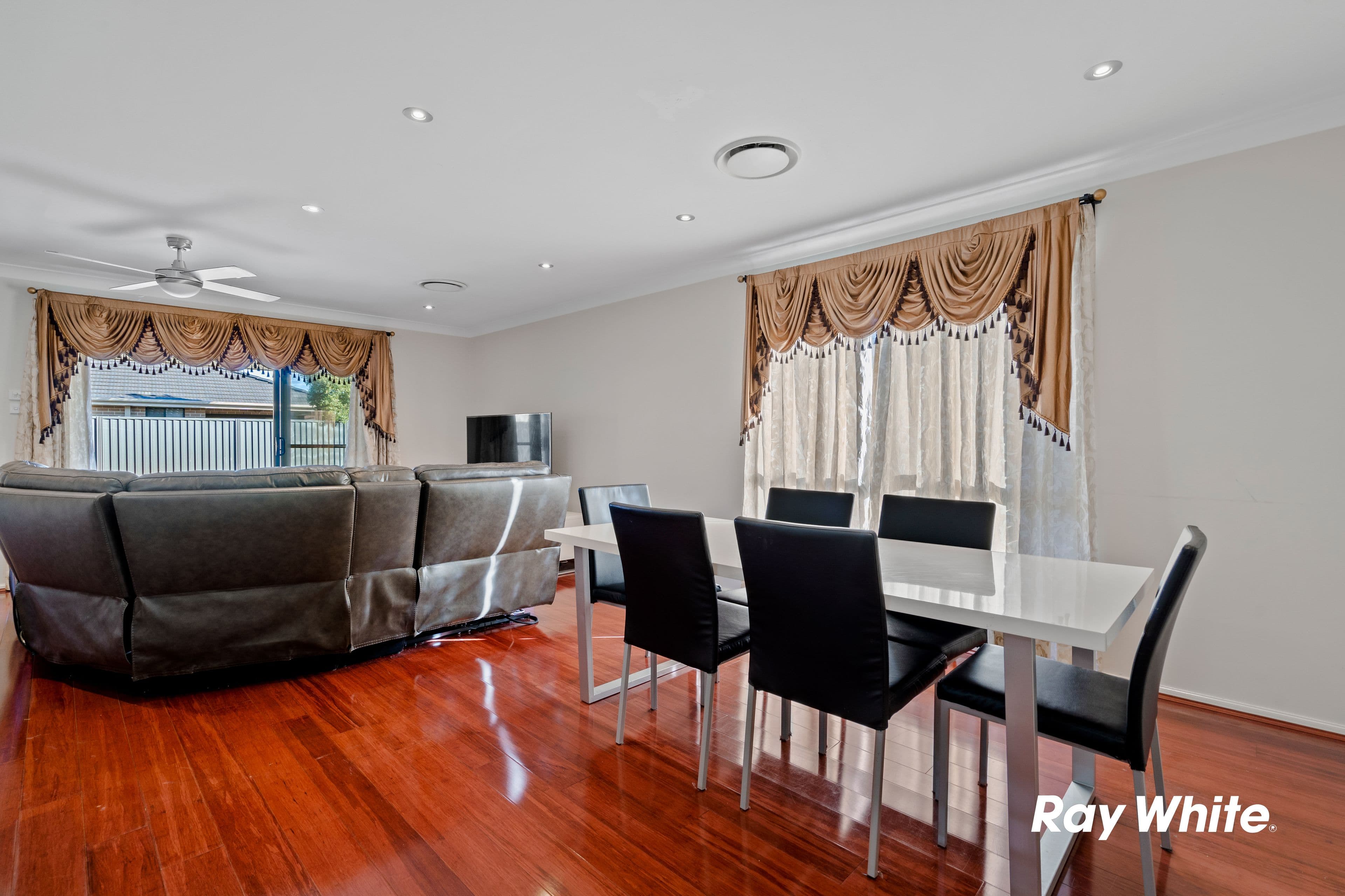 6 Nelson Street, JORDAN SPRINGS NSW 2747, Jordan Springs - Thumbnail 2