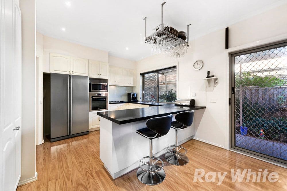 7 The Rise, Glen Waverley VIC 3150, Glen Waverley - Thumbnail 2