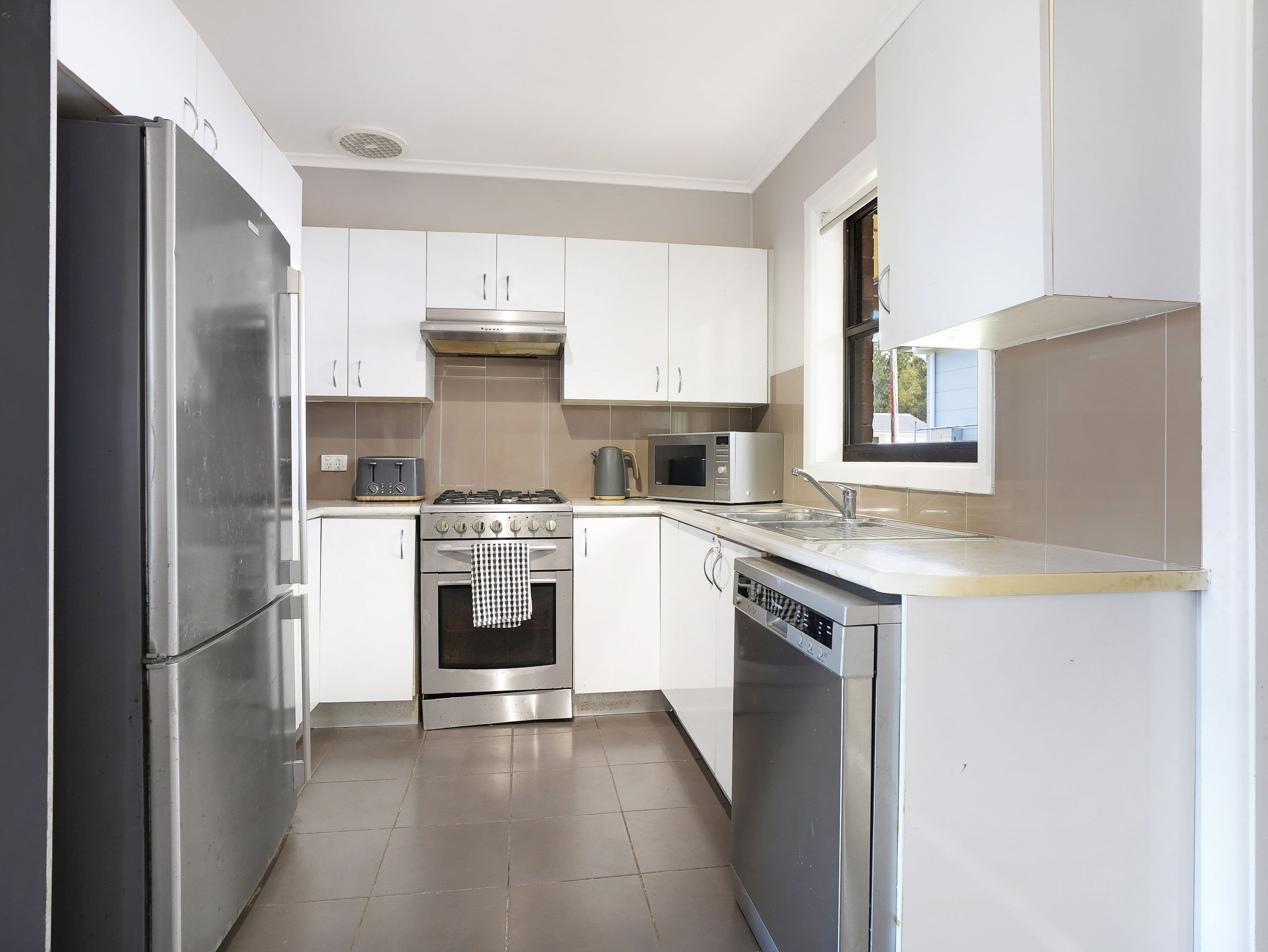 52 Cumberland Street, Berkeley NSW 2506, Berkeley - Thumbnail 2