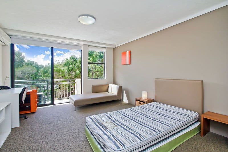  25 Lake Orr Drive, ROBINA QLD 4226, Robina - Thumbnail 2