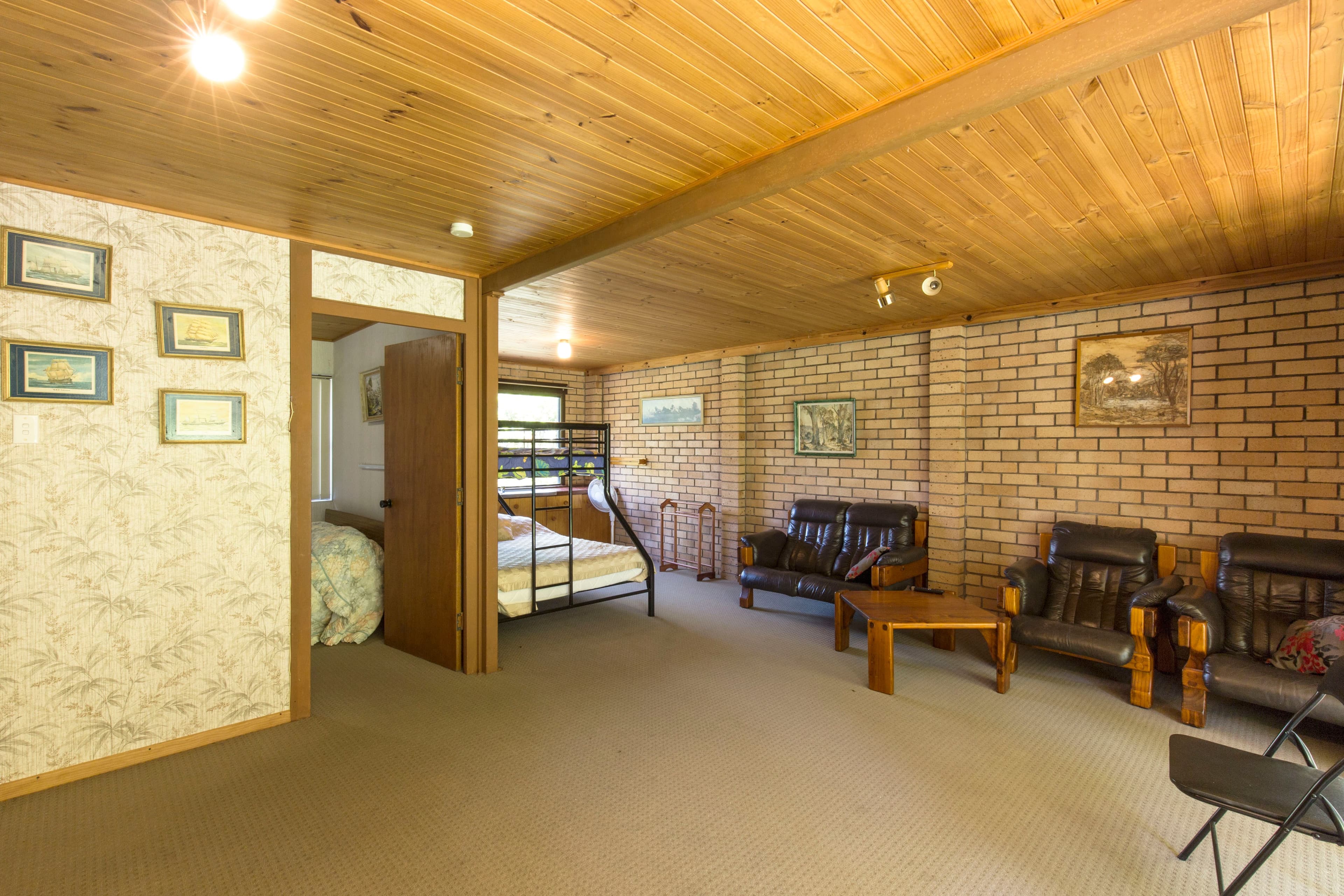 6 Sundeck Avenue, Hawks Nest - Thumbnail 8