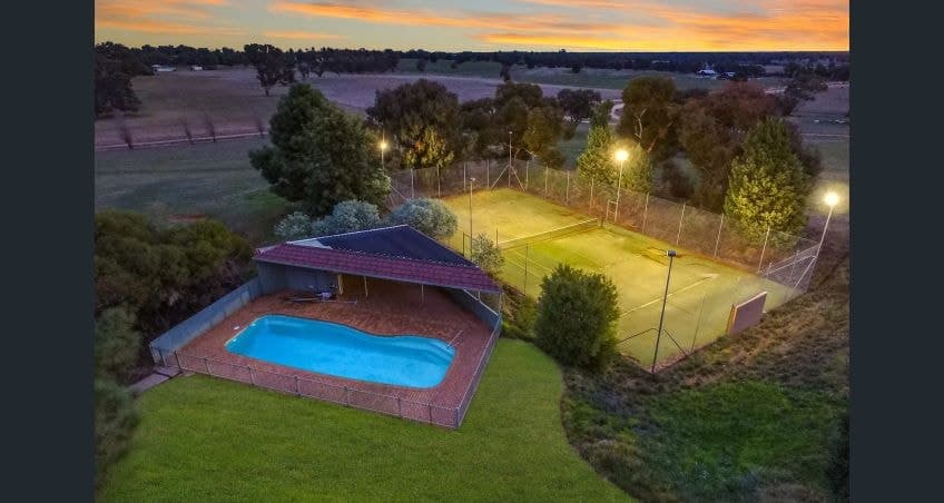 16 CLIFFORDS ROAD, Narrandera, Narrandera - Thumbnail 4
