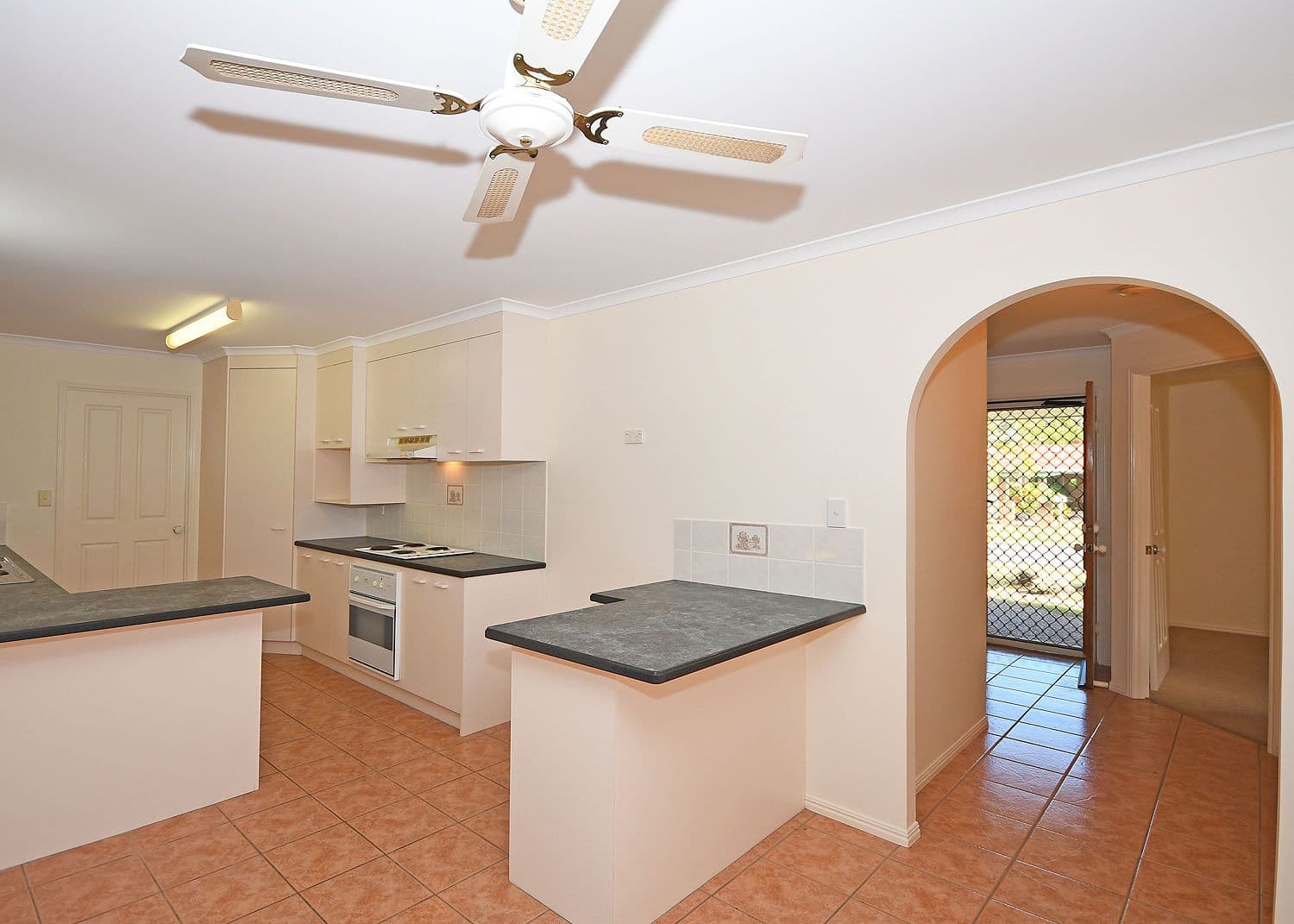 13 Chantilly Street, Urangan QLD 4655, Urangan - Thumbnail 7