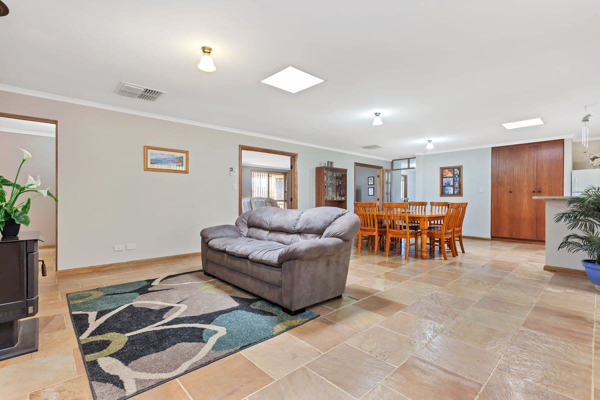 5 Paps Court, Munno Para West SA 5115, Munno Para West - Thumbnail 4