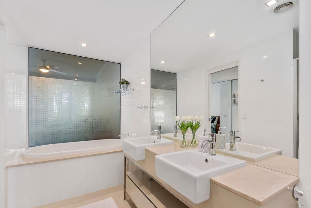 1 Rialto Quay Drive, Hope Island QLD 4212, Hope Island - Thumbnail 4