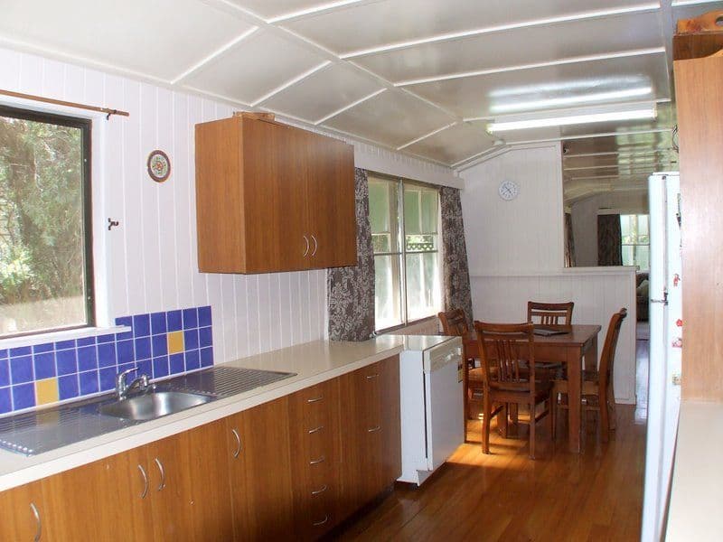 11 Gooyong Street, KINGAROY QLD 4610, Kingaroy - Thumbnail 2