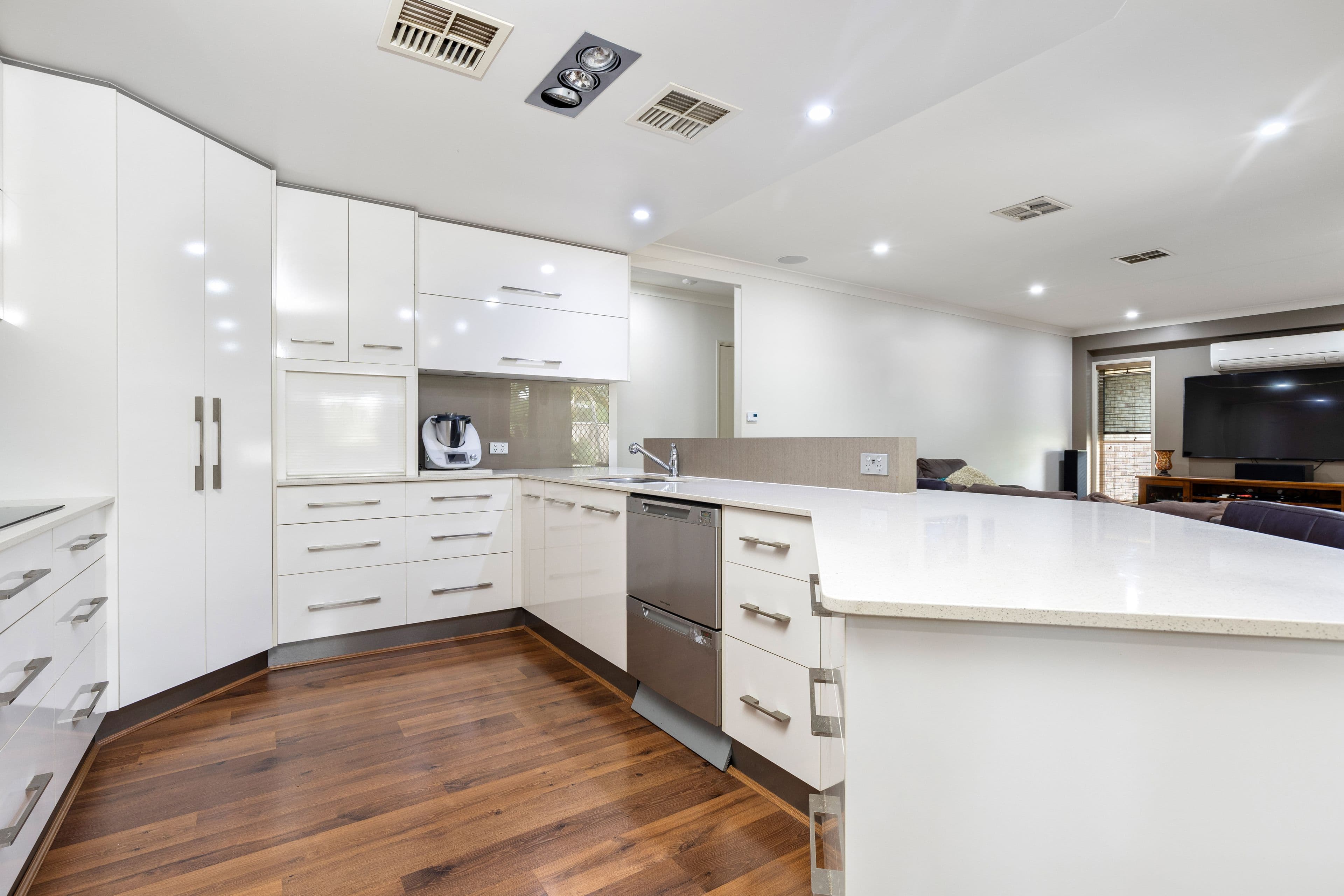 34 Kidd Street, Emerald QLD 4720, Emerald - Thumbnail 6