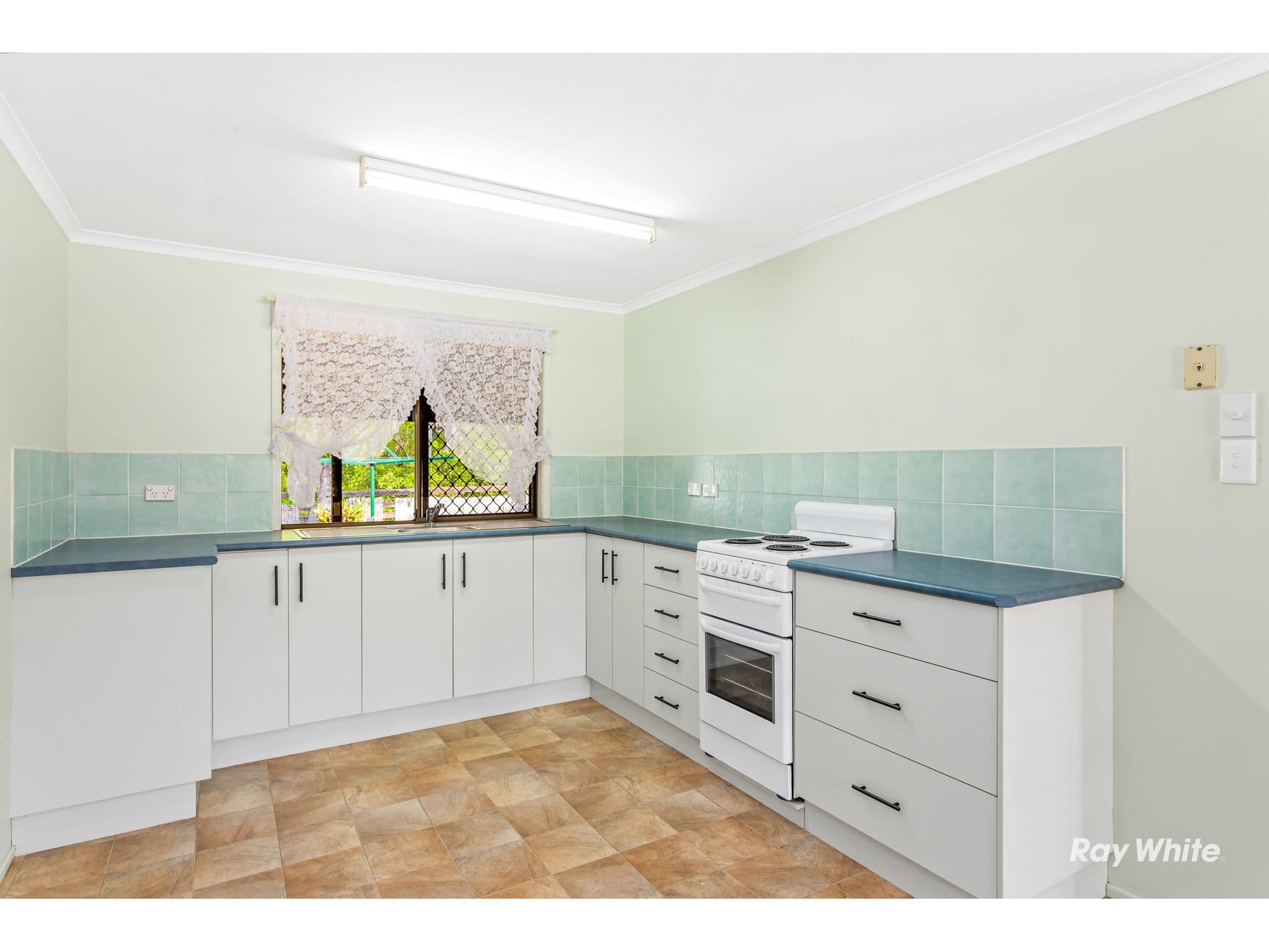 18 Joyce Avenue, Lammermoor QLD 4703, Lammermoor - Thumbnail 3
