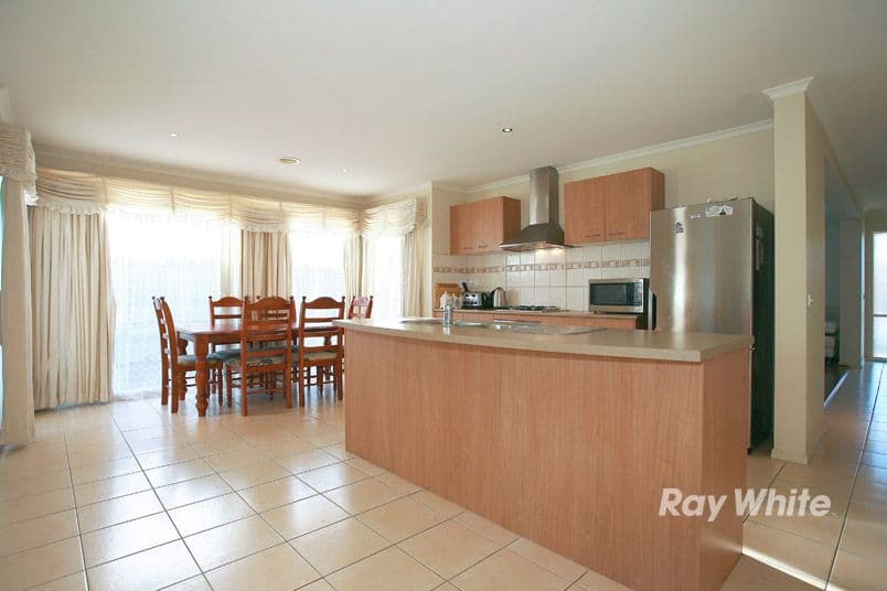 47 Briarcrest Drive, CRANBOURNE EAST VIC 3977, Cranbourne East - Thumbnail 3