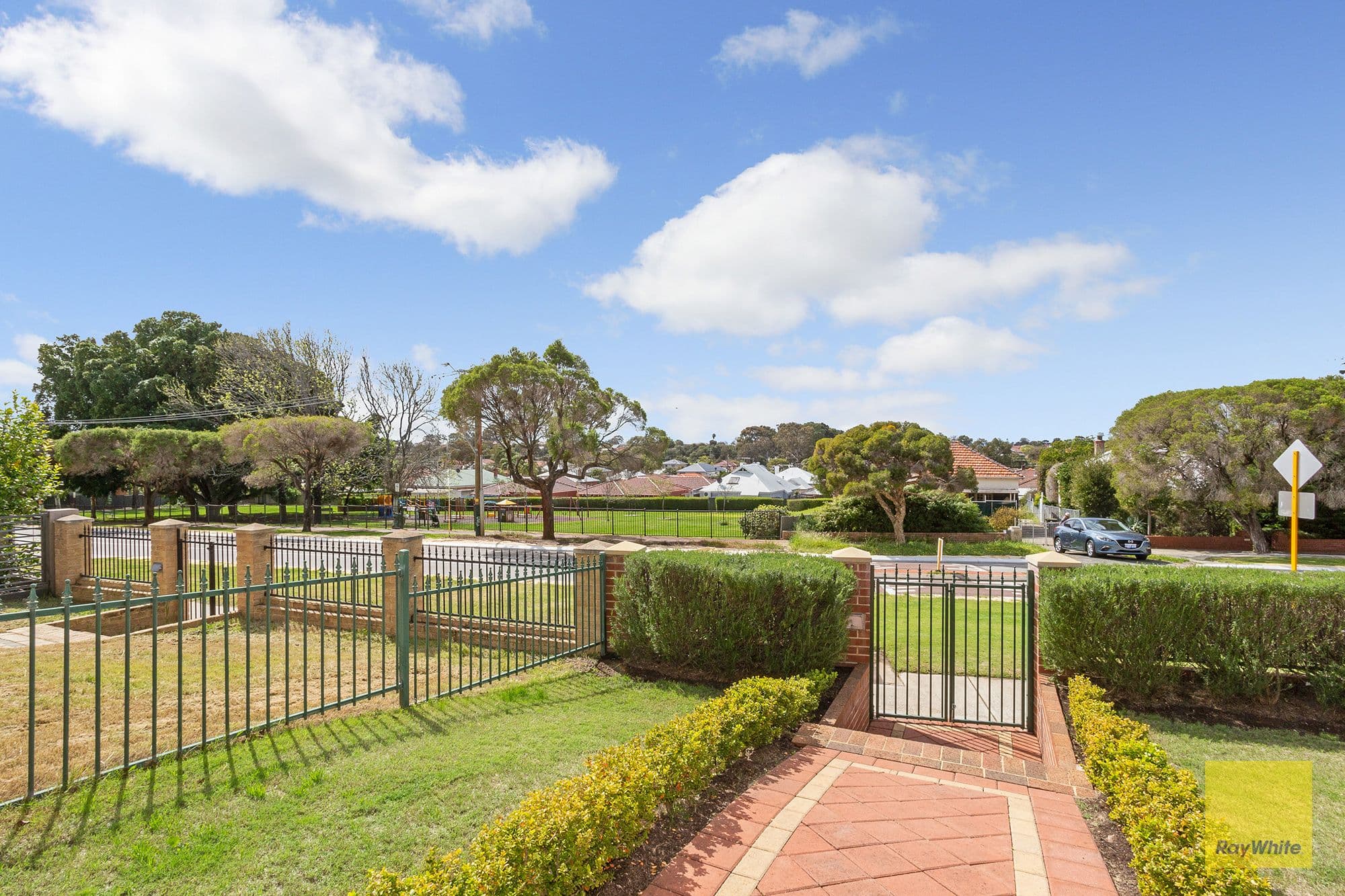 25 Edinboro Street, Mount Hawthorn WA 6016, Mount Hawthorn - Thumbnail 3