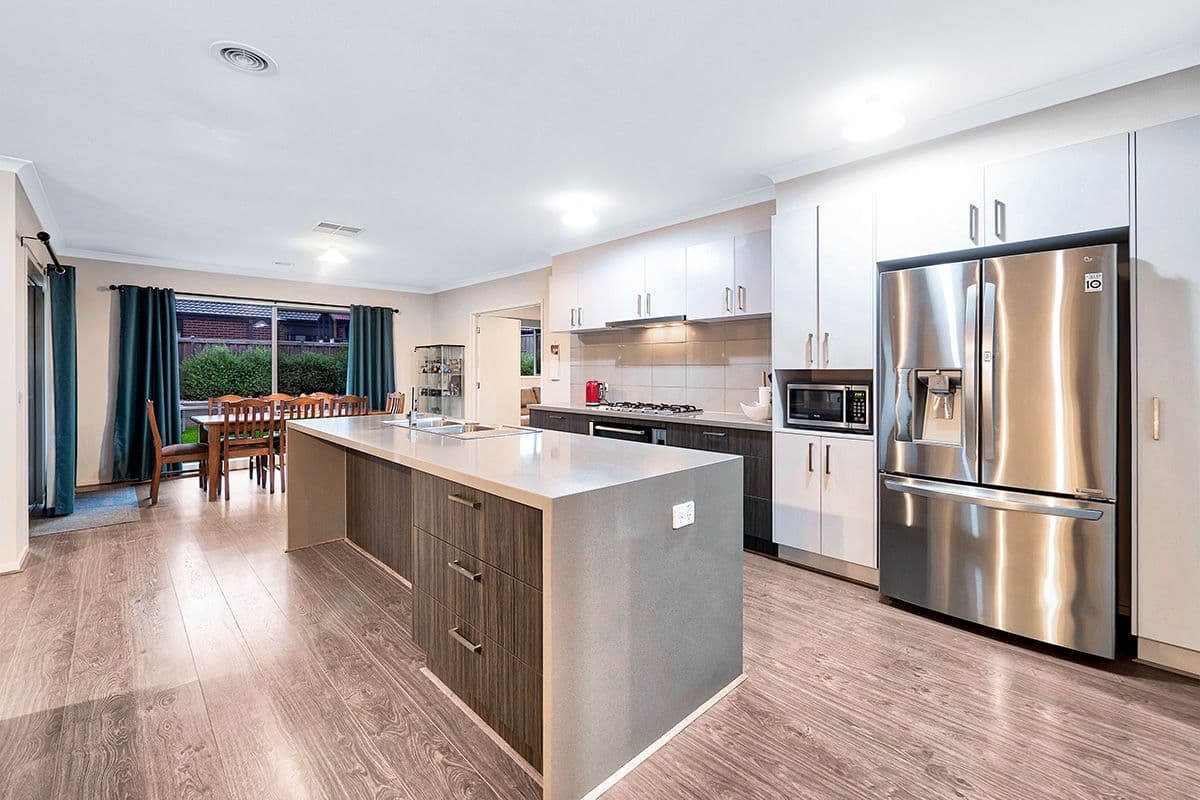28 Ramlegh Boulevard, Clyde North VIC 3978, Clyde North - Thumbnail 7