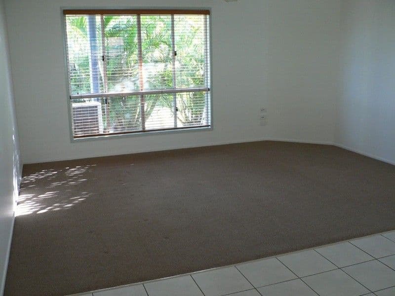 31 Geoffrey Thomas Drive, TANNUM SANDS QLD 4680, Tannum Sands - Thumbnail 3