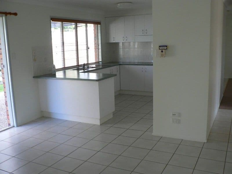 31 Geoffrey Thomas Drive, TANNUM SANDS QLD 4680, Tannum Sands - Thumbnail 5