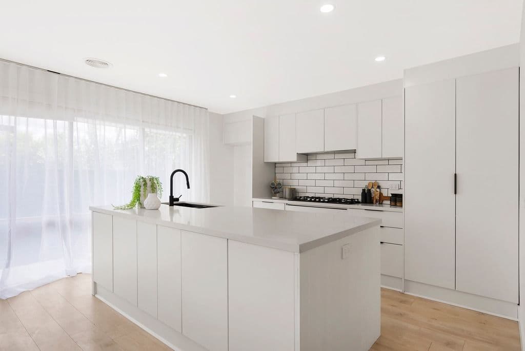 4 Bond Court, Lalor VIC 3075, Lalor - Thumbnail 2