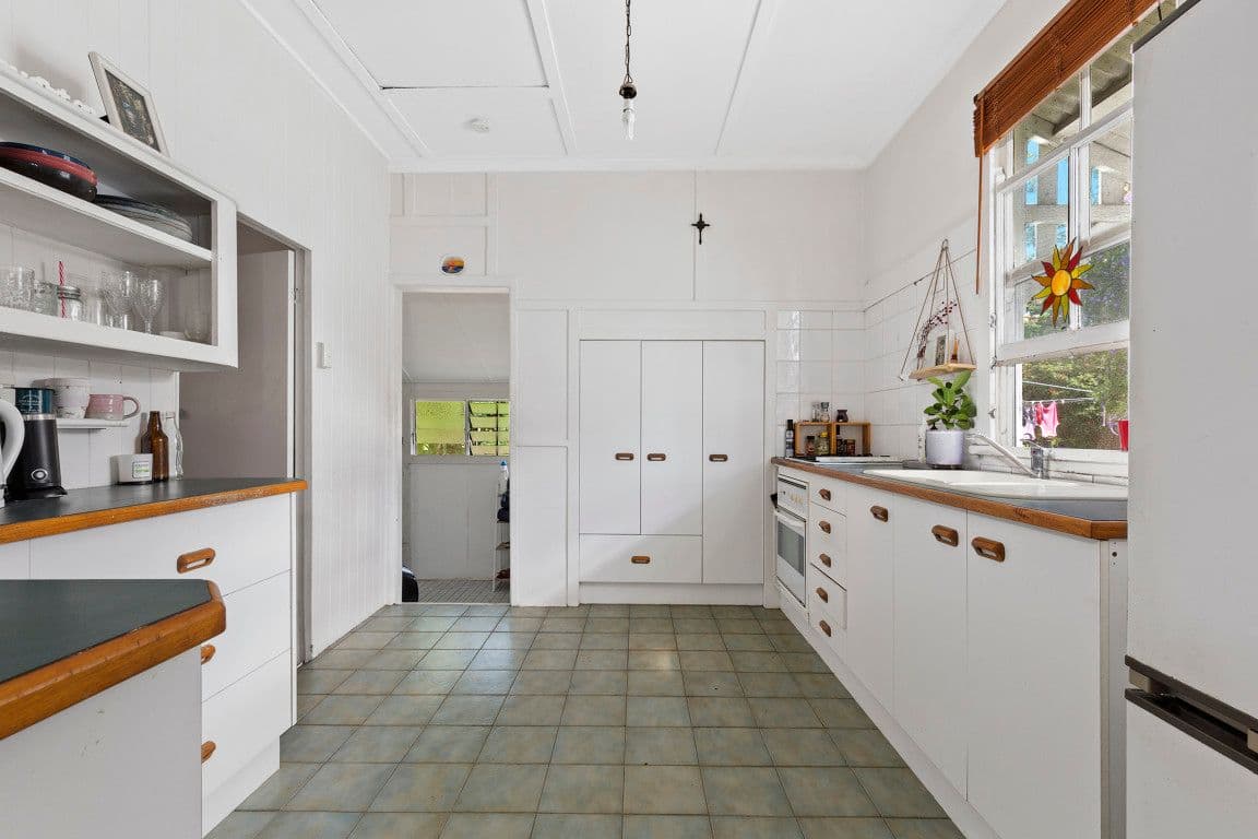 12 Walton Street, Southport QLD 4215, Southport - Thumbnail 3