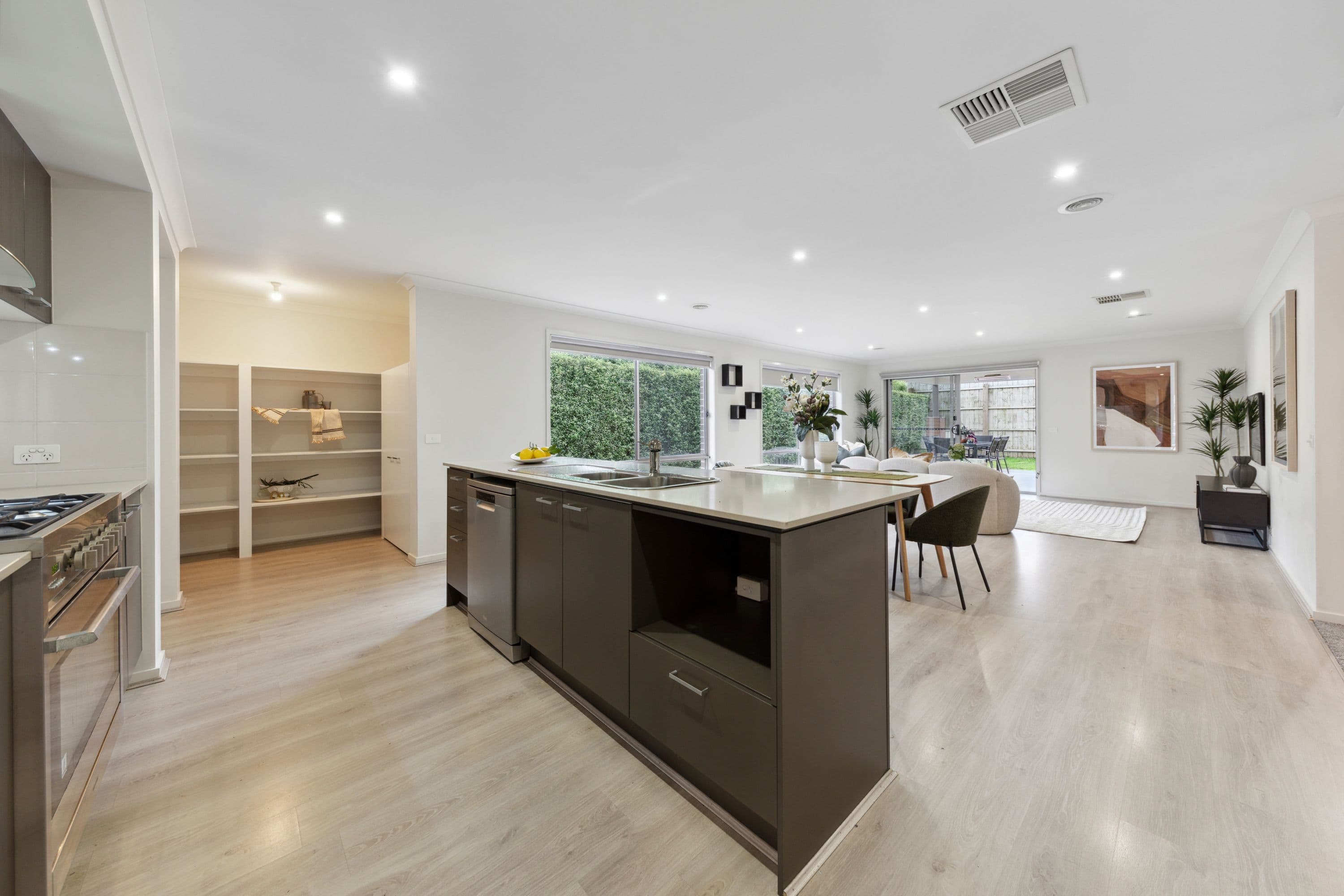 29 Willowtree Drive, Pakenham VIC 3810, Pakenham - Thumbnail 3