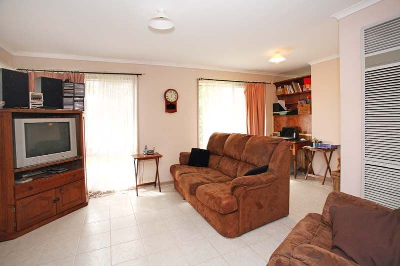 8  Snowgum Close, ROWVILLE VIC 3178, Rowville - Thumbnail 2