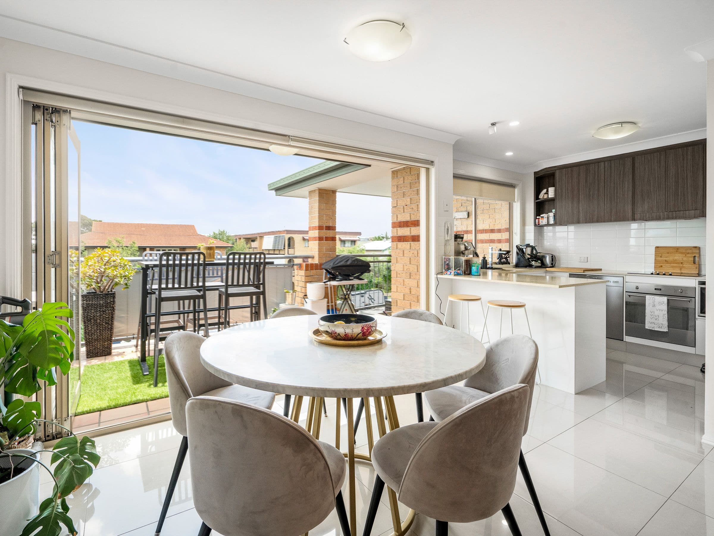 327 Cornwall Street, Greenslopes QLD 4120, Greenslopes - Thumbnail 2