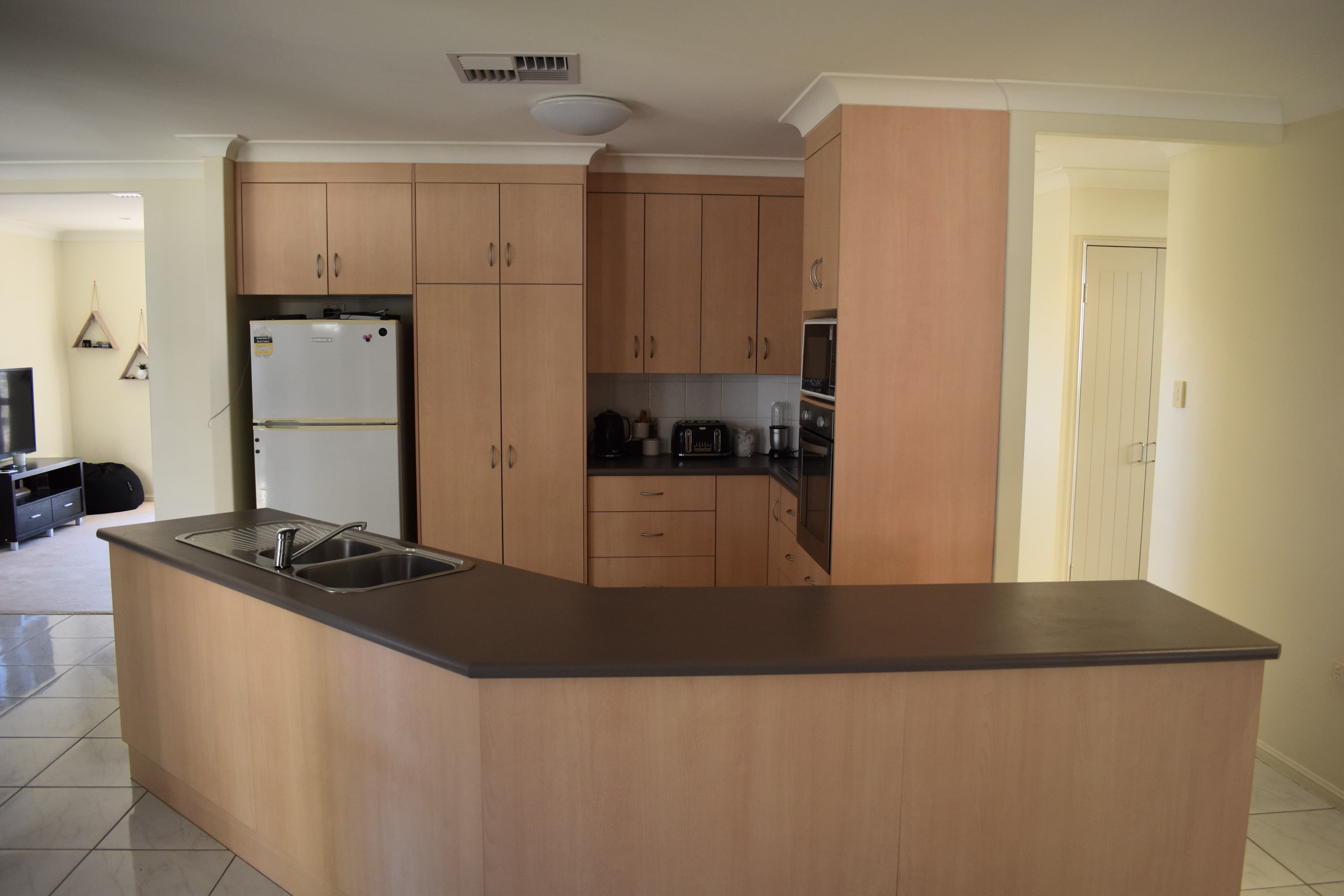143 Opal Street, Emerald QLD 4720, Emerald - Thumbnail 3