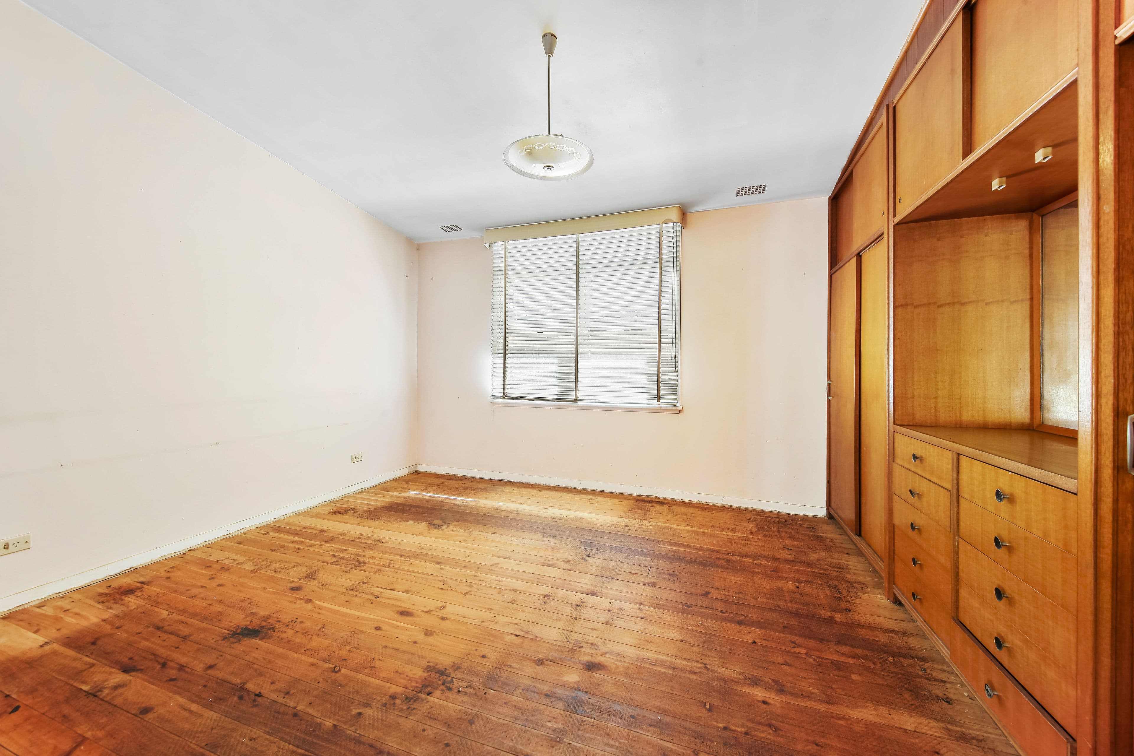 24 Broe Avenue, East Hills - Thumbnail 8