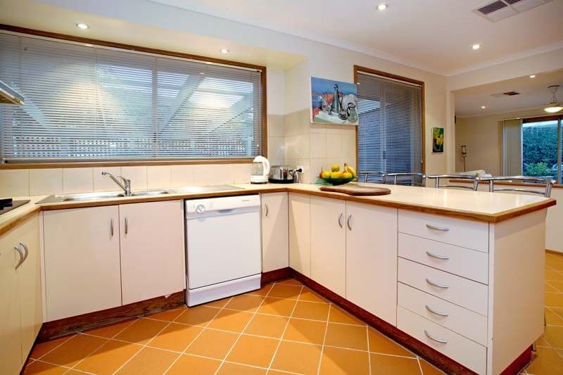 15  Evonne Court, ENDEAVOUR HILLS VIC 3802, Endeavour Hills - Thumbnail 3