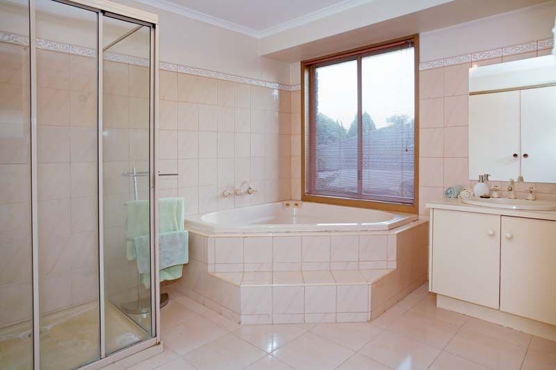 15  Evonne Court, ENDEAVOUR HILLS VIC 3802, Endeavour Hills - Thumbnail 4