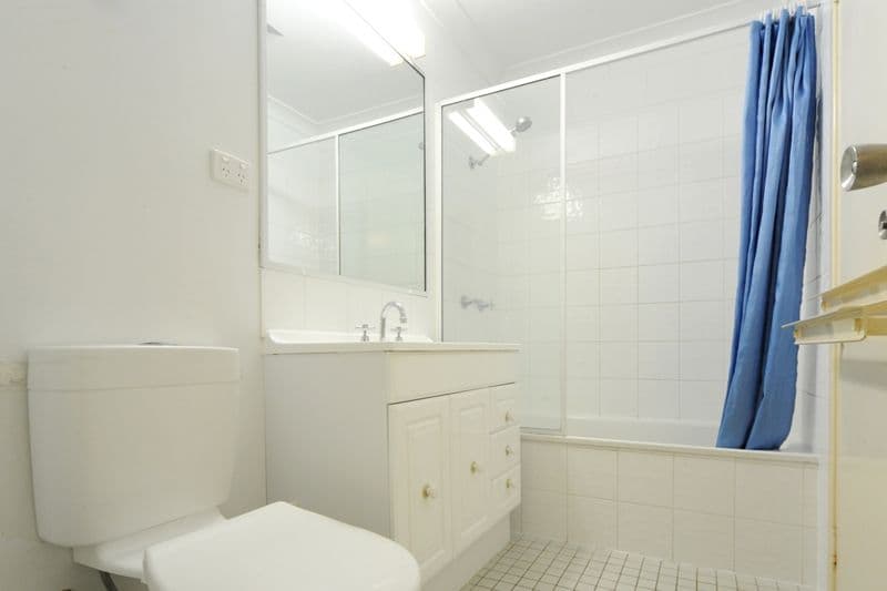 28 Island Drive, CANNONVALE QLD 4802, Cannonvale - Thumbnail 4