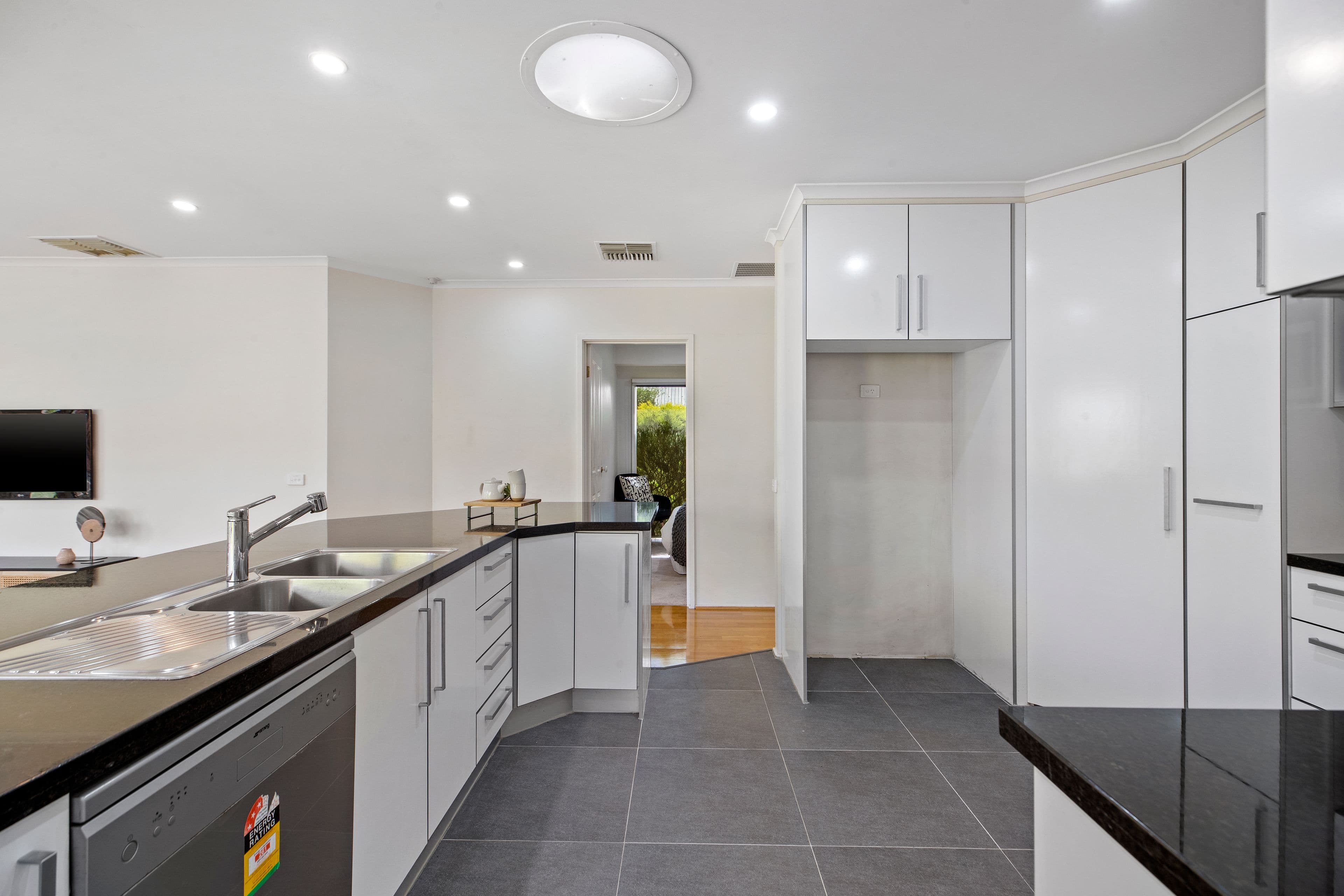 99 Quail Way, Rowville VIC 3178, Rowville - Thumbnail 4