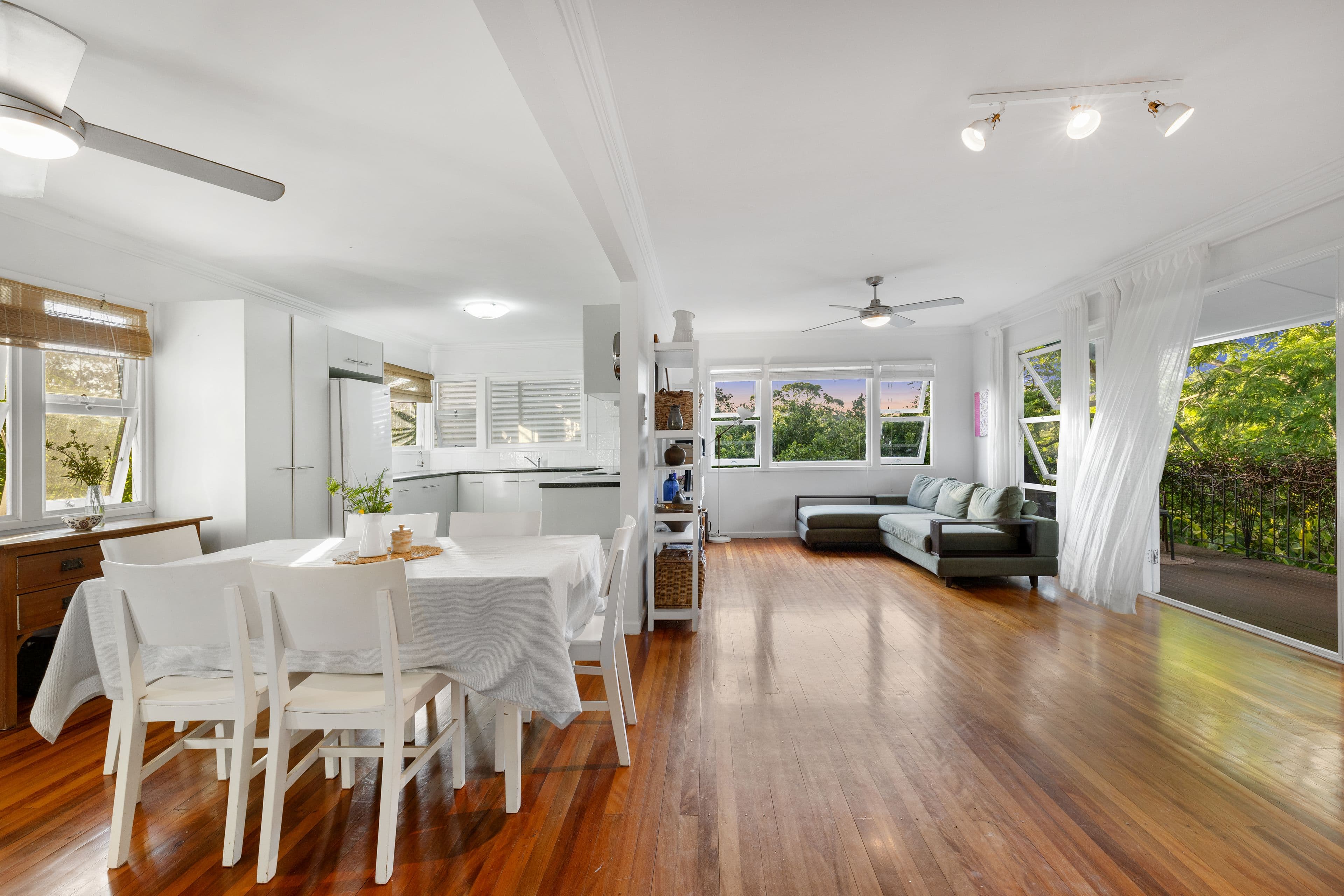 2 Parnoolar Crescent, Ferny Hills QLD 4055, Ferny Hills - Thumbnail 4