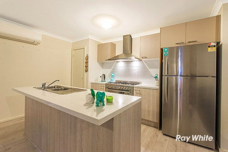 13 Firebird Street, Cranbourne East VIC 3977, Cranbourne East - Thumbnail 2