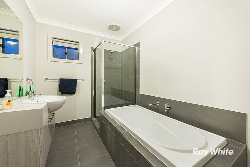 13 Firebird Street, Cranbourne East VIC 3977, Cranbourne East - Thumbnail 7