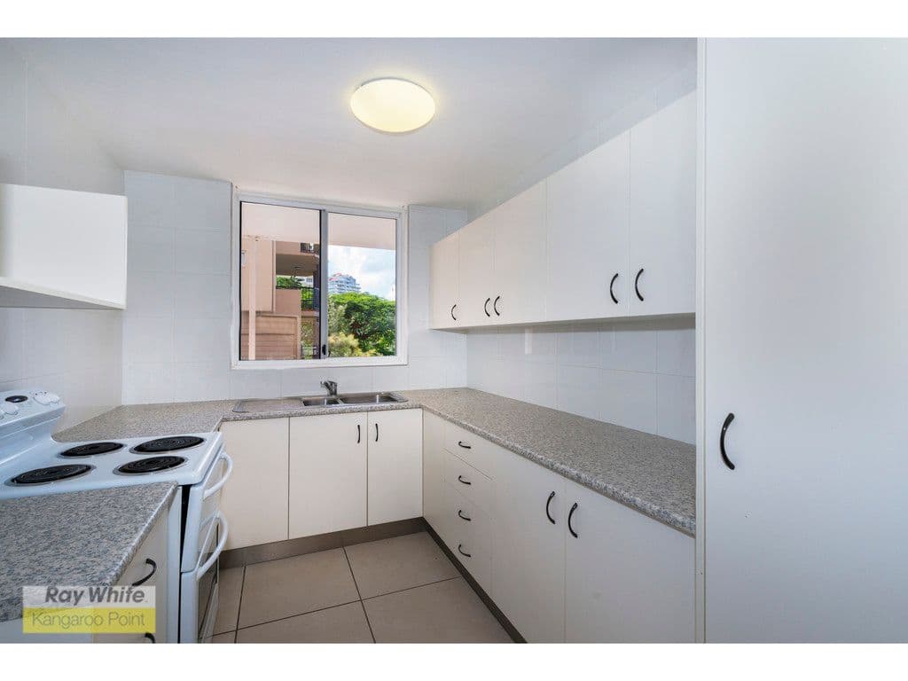 64 Thorn Street, KANGAROO POINT QLD 4169, Kangaroo Point - Thumbnail 4