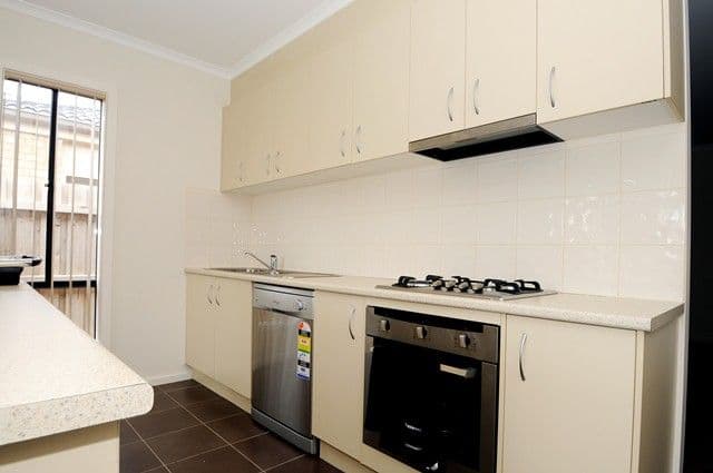 6 Tony Drive, TRUGANINA VIC 3029, Truganina - Thumbnail 2