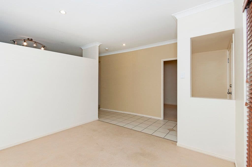 6 Eden Crescent, SPRINGFIELD LAKES QLD 4300, Springfield Lakes - Thumbnail 5
