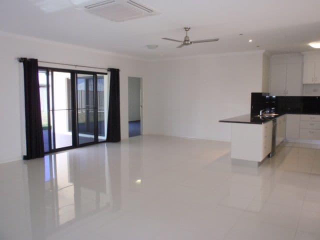 8 Moriarty Street, Emerald QLD 4720, Emerald - Thumbnail 6