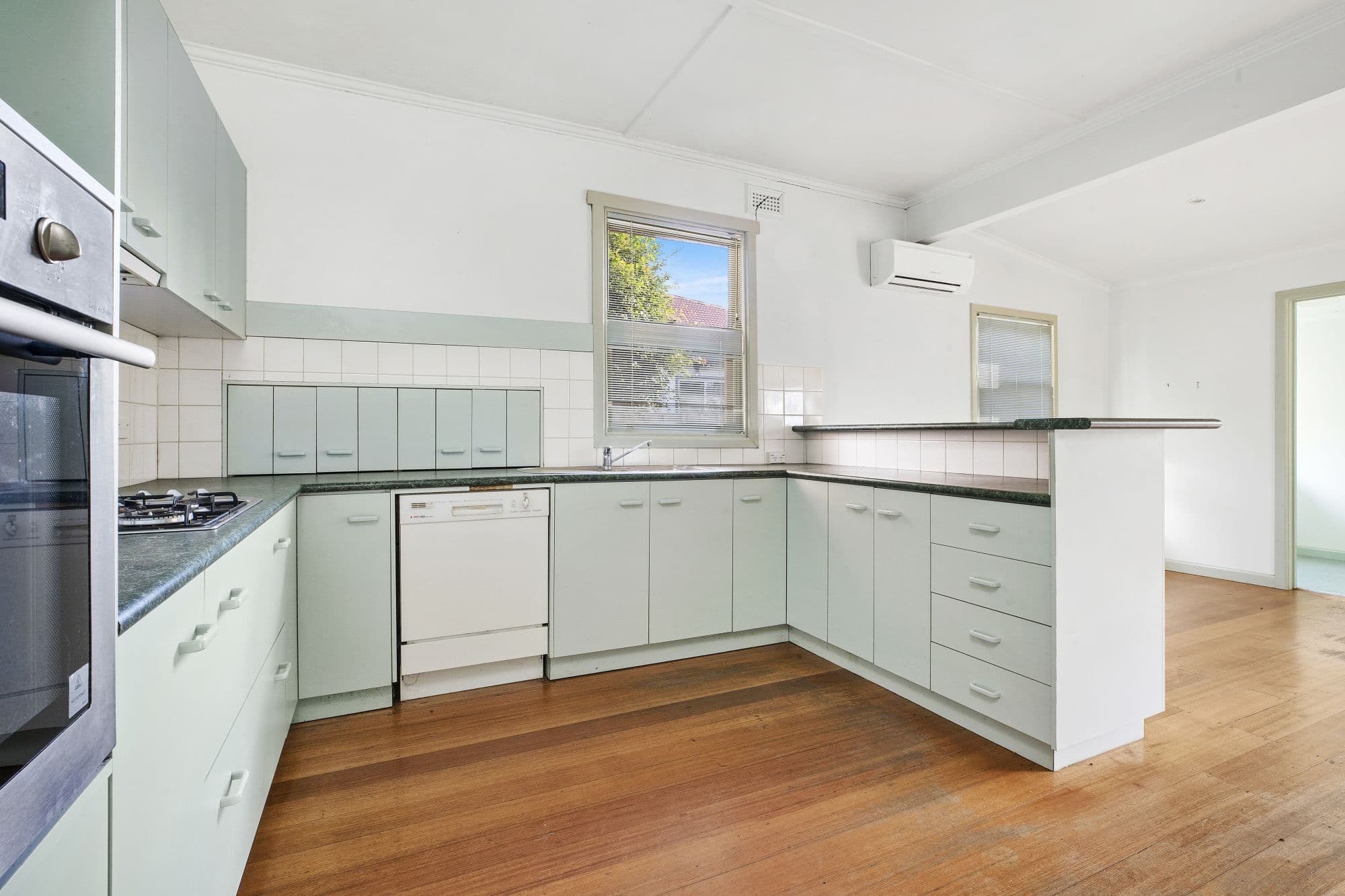 16 Addis Street, Geelong West VIC 3218, Geelong West - Thumbnail 2