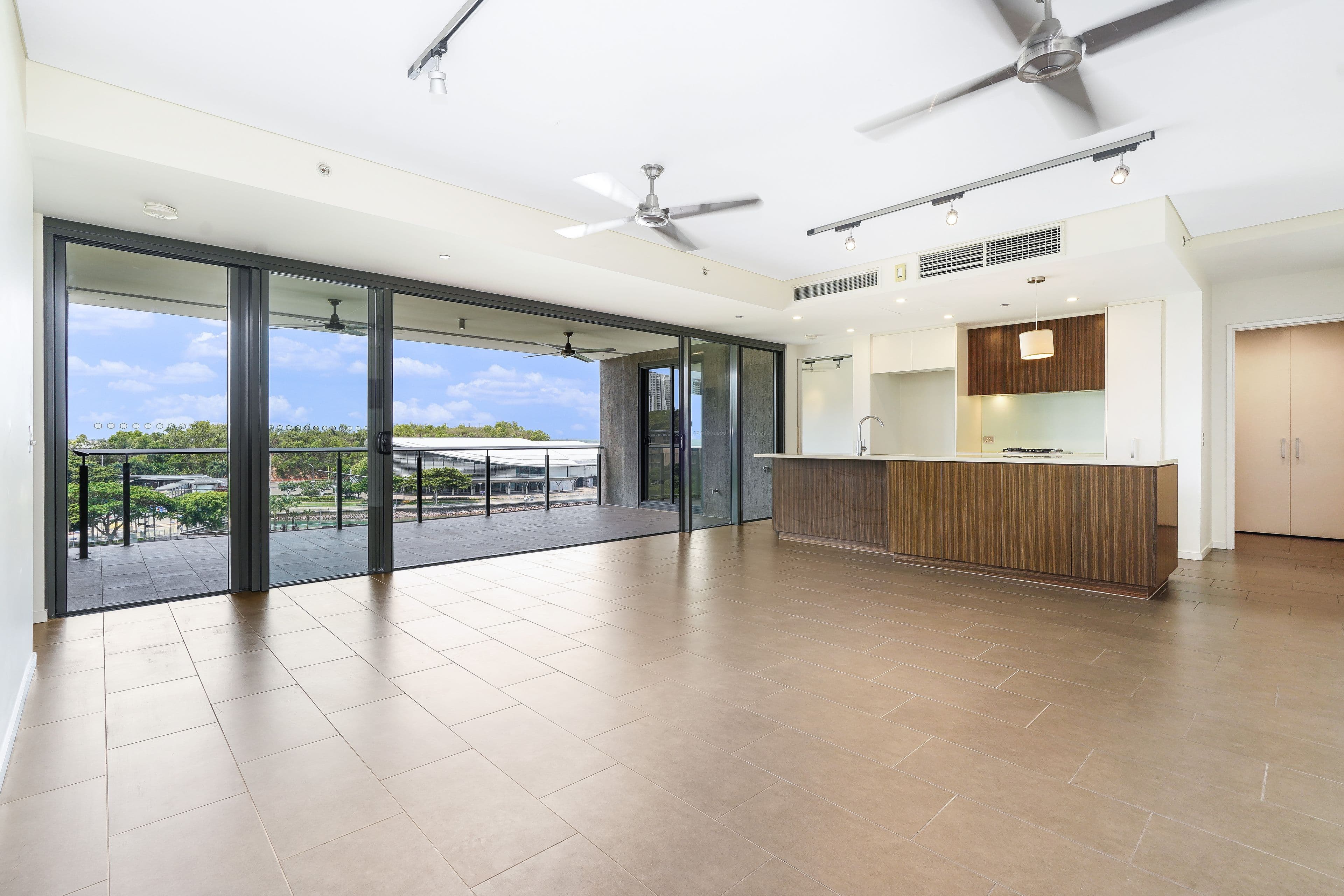 19B Kitchener Drive, DARWIN CITY NT 0800, Darwin City - Thumbnail 3