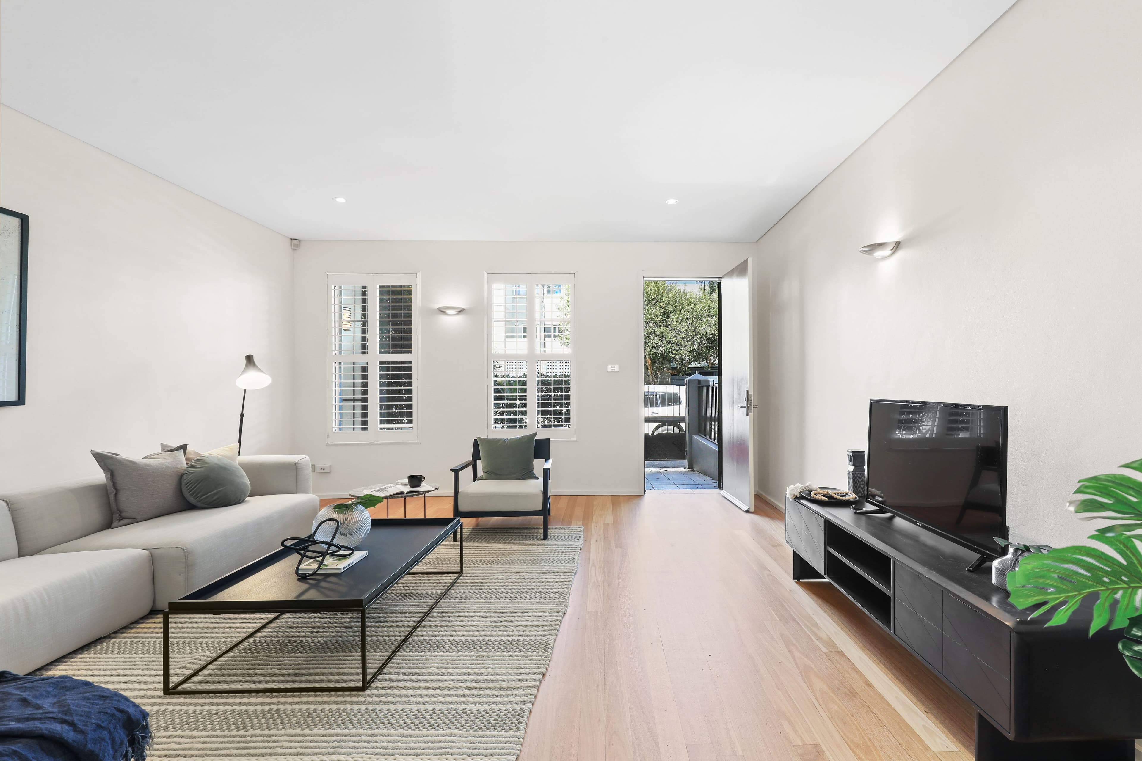 211 Lyndhurst Lane, Rosenthal Heights - Thumbnail 2