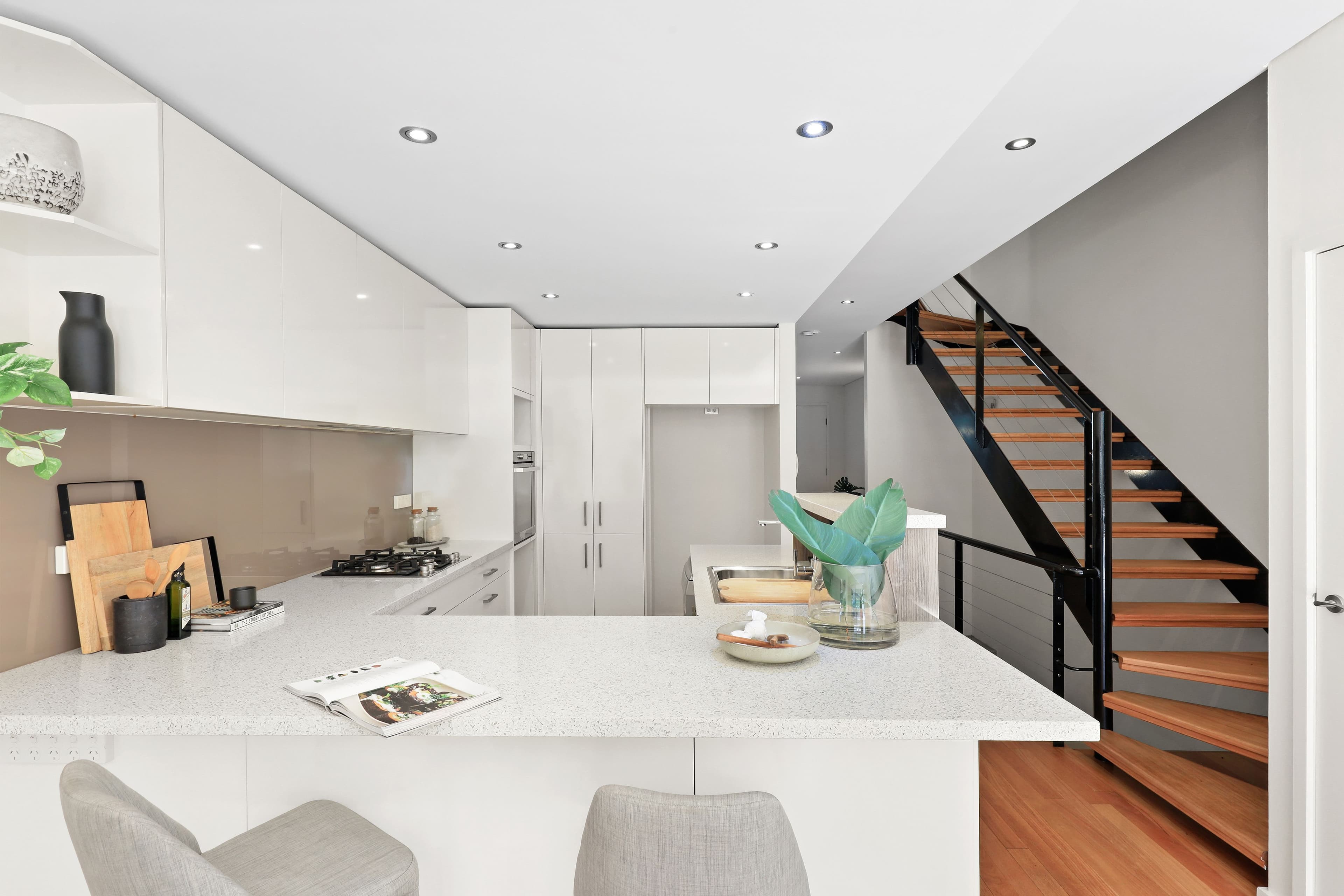 211 Lyndhurst Lane, Rosenthal Heights - Thumbnail 3