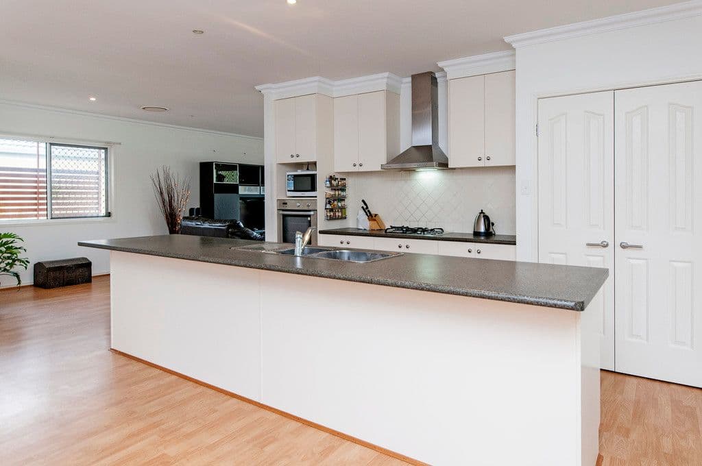 8 Backhousia Crescent, SINNAMON PARK QLD 4073, Sinnamon Park - Thumbnail 2