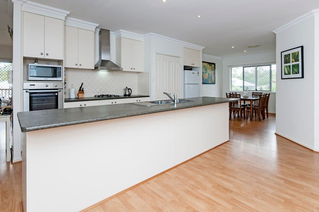 8 Backhousia Crescent, SINNAMON PARK QLD 4073, Sinnamon Park - Thumbnail 3